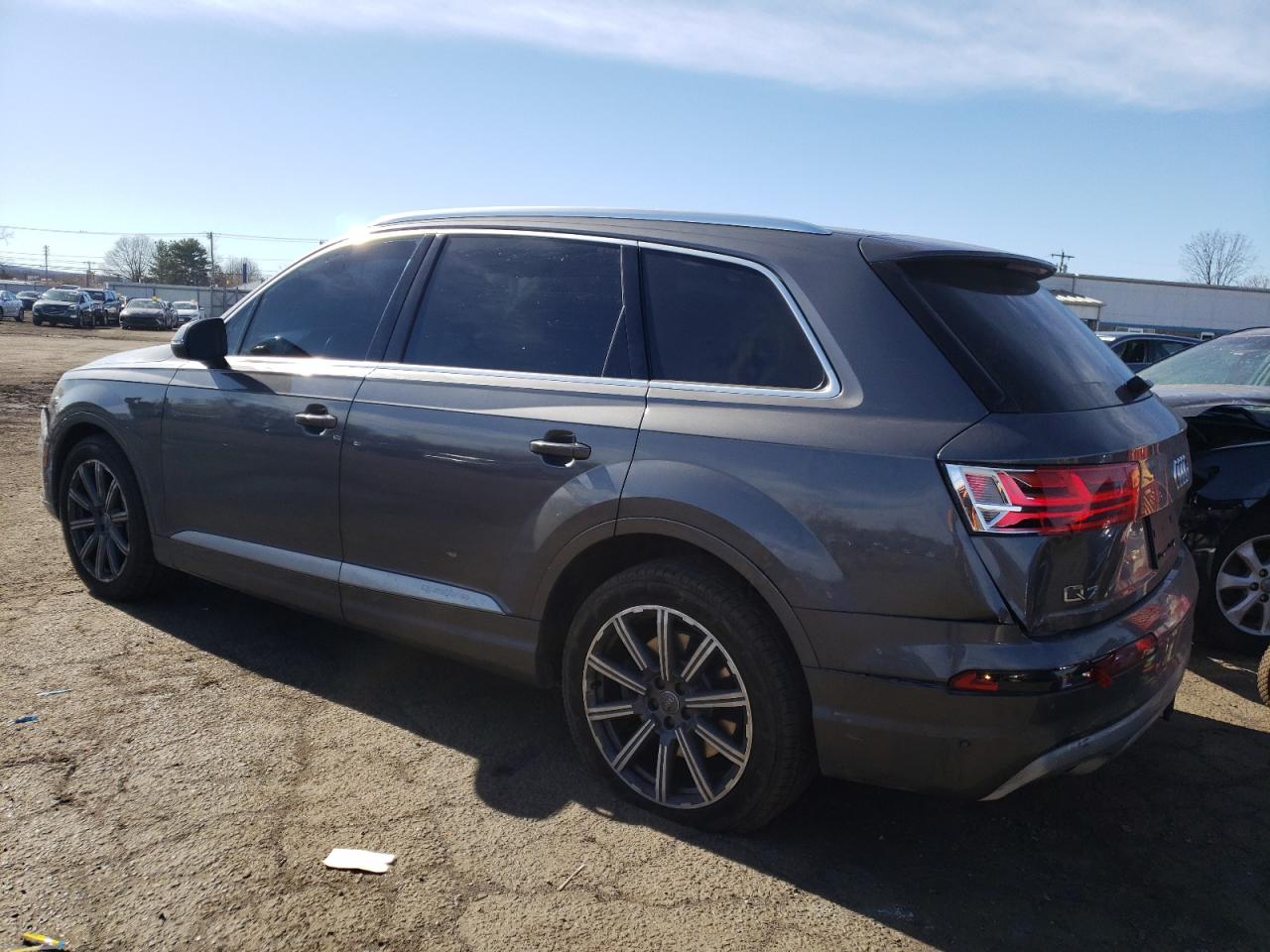 2019 Audi Q7 VIN WA1LAAF73KD045640 Copart auction photo, vandalism / minor dent/scratches damage thumbnail 2