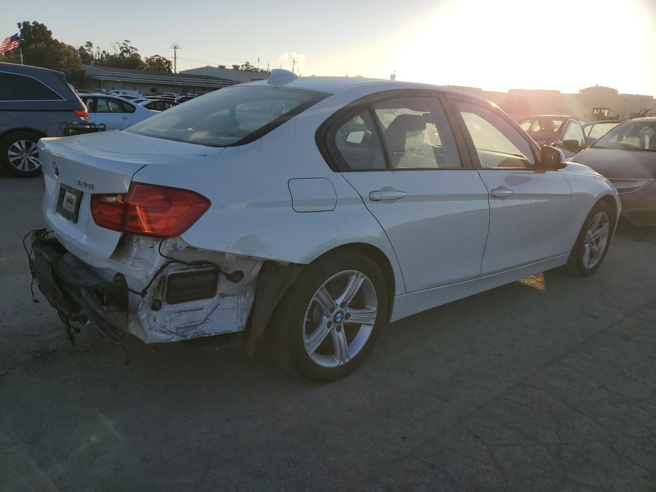 2015 BMW 3er VIN WBA3C3G57FNS74831 Copart auction photo, rear end damage thumbnail 3
