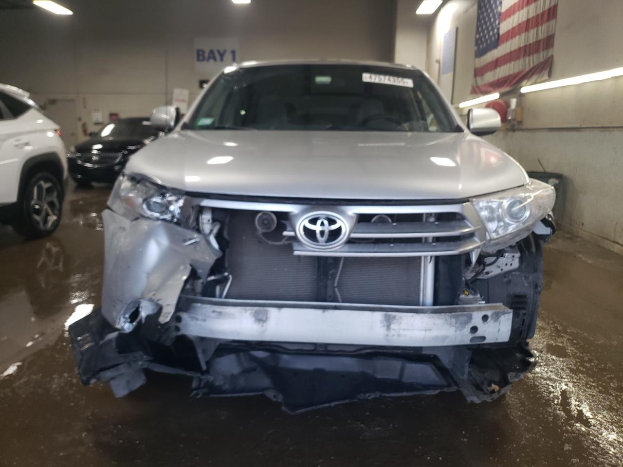 2011 Toyota Highlander VIN 5TDBK3EH3BS088870 Copart auction photo, front end / minor dent/scratches damage thumbnail 5