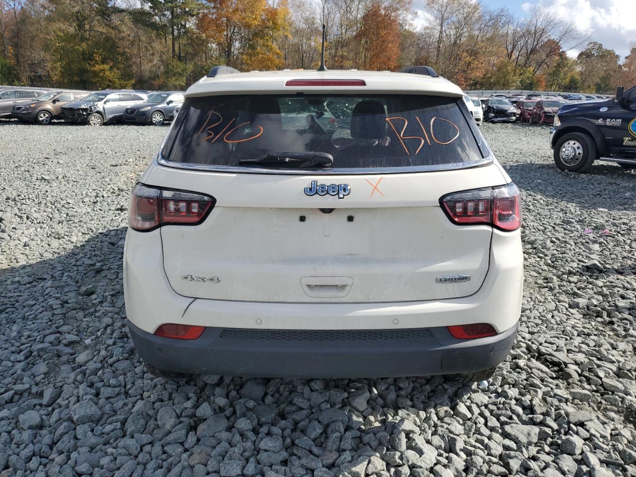 2017 Jeep Compass VIN 3C4NJDBB2HT693354 Copart auction photo, front end damage thumbnail 6