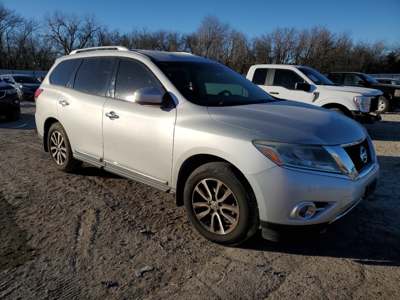 2016 Nissan Pathfinder VIN 5N1AR2MM4GC613116 Copart auction photo, side / minor dent/scratches damage thumbnail 4