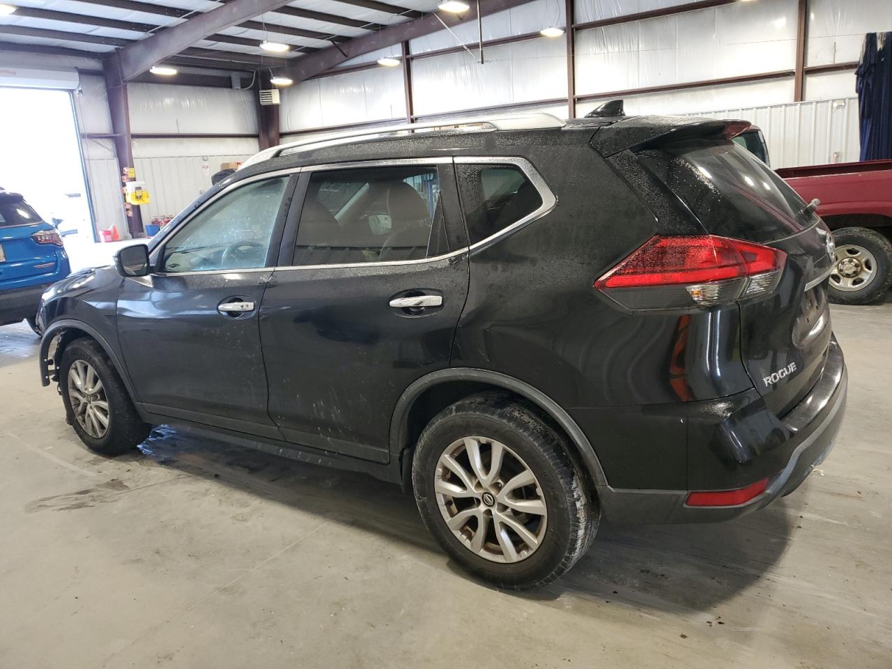 2017 Nissan Rogue VIN KNMAT2MT8HP514354 Copart auction photo, front end damage thumbnail 2