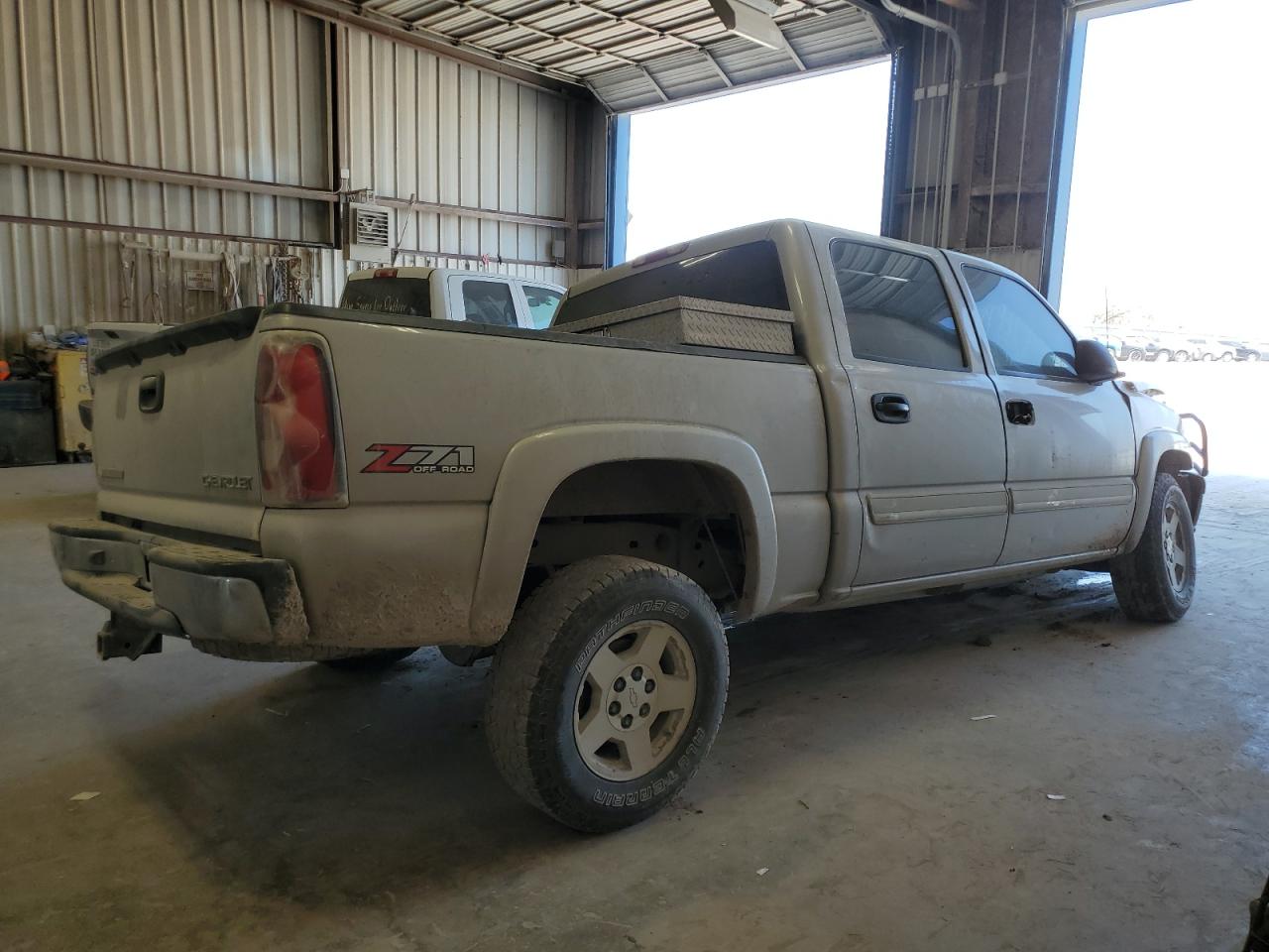 2005 Chevrolet Silverado VIN 2GCEK13T351248282 Copart auction photo, all over / undercarriage damage thumbnail 3