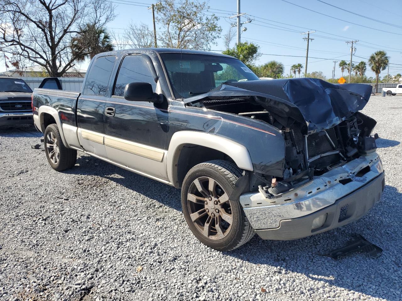 2004 Chevrolet Silverado VIN 2GCEK19V541125476 Copart auction photo, front end damage thumbnail 4