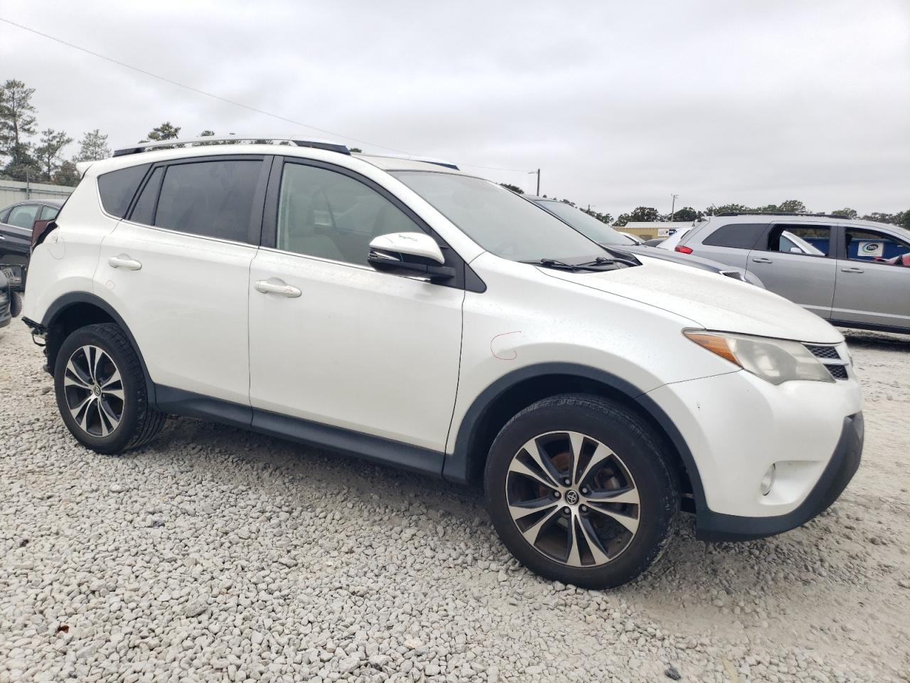 2015 Toyota RAV 4 VIN JTMYFREV4FD061525 Copart auction photo, rear end / minor dent/scratches damage thumbnail 4