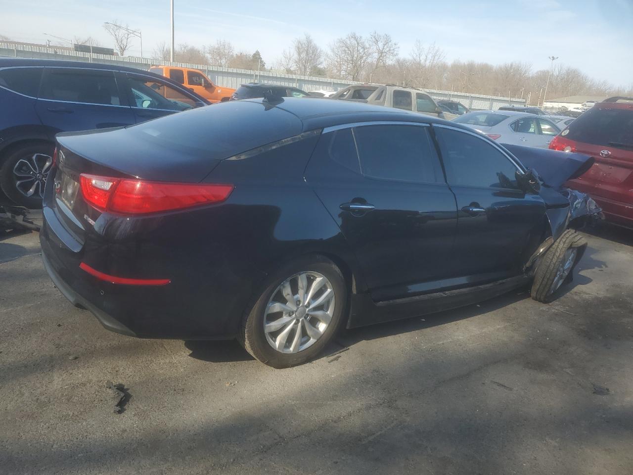2015 KIA Optima VIN 5XXGN4A72FG396250 Copart auction photo, front end / side damage thumbnail 3