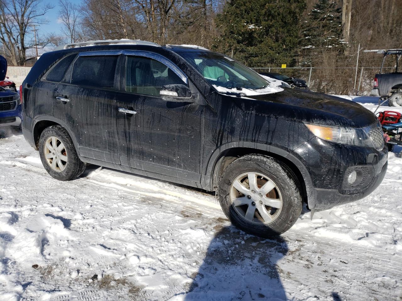 2013 KIA Sorento VIN 5XYKT3A63DG355975 Copart auction photo, vandalism damage thumbnail 4