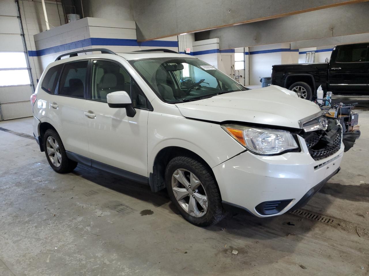 2015 Subaru Forester VIN JF2SJADC8FH563308 Copart auction photo, front end / rear end damage thumbnail 4