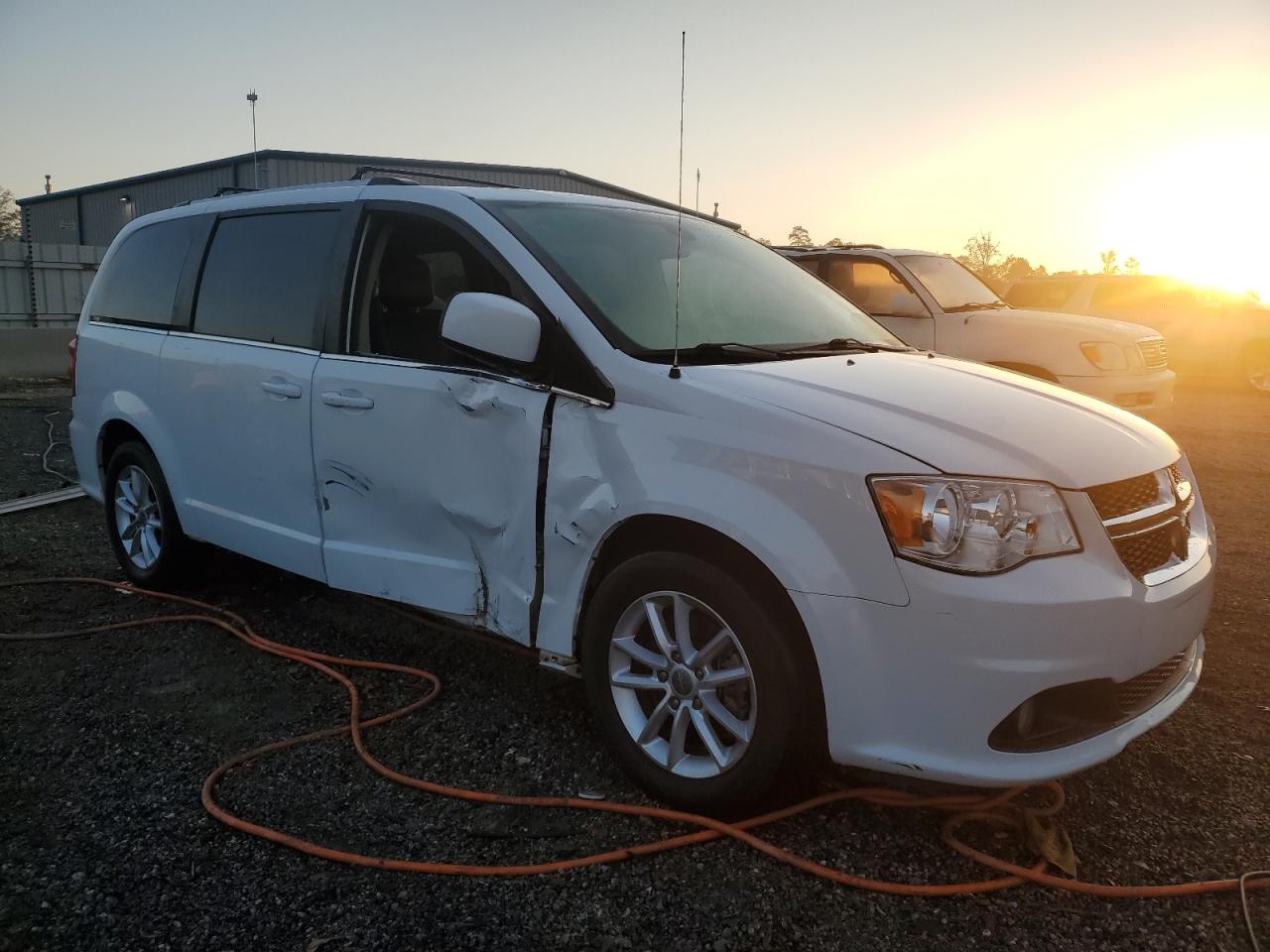 2019 Dodge Caravan VIN 2C4RDGCG5KR612233 Copart auction photo, side / minor dent/scratches damage thumbnail 4