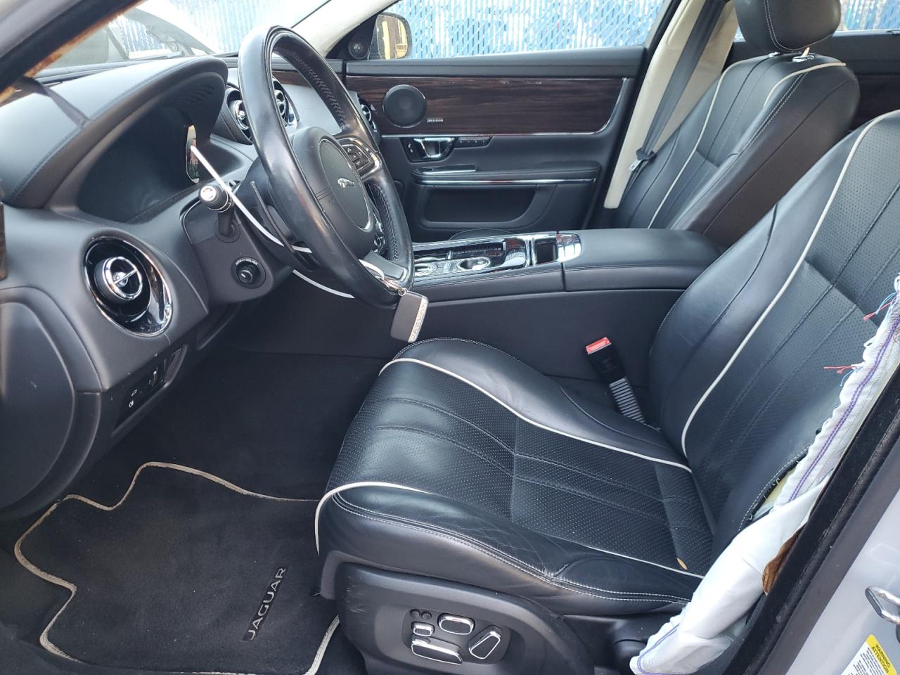 2015 Jaguar XJ VIN SAJWJ2GD9F8V81151 Copart auction photo, side / rear end damage thumbnail 7