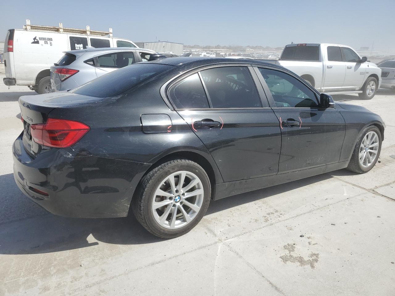 2018 BMW 3er VIN WBA8E1G5XJNU91447 Copart auction photo, front end / side damage thumbnail 3