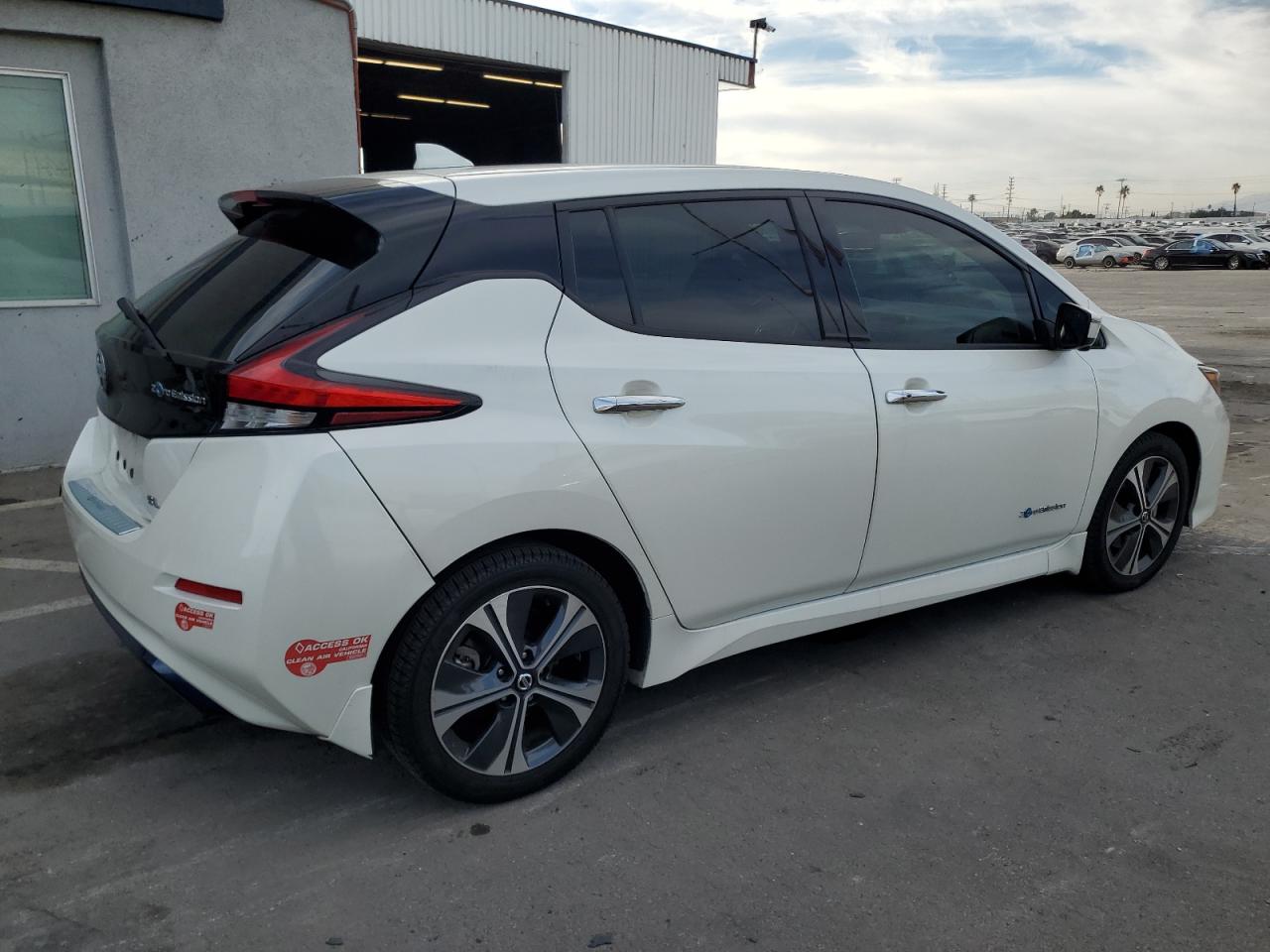 2018 Nissan Leaf VIN 1N4AZ1CPXJC305617 Copart auction photo, rear end damage thumbnail 3
