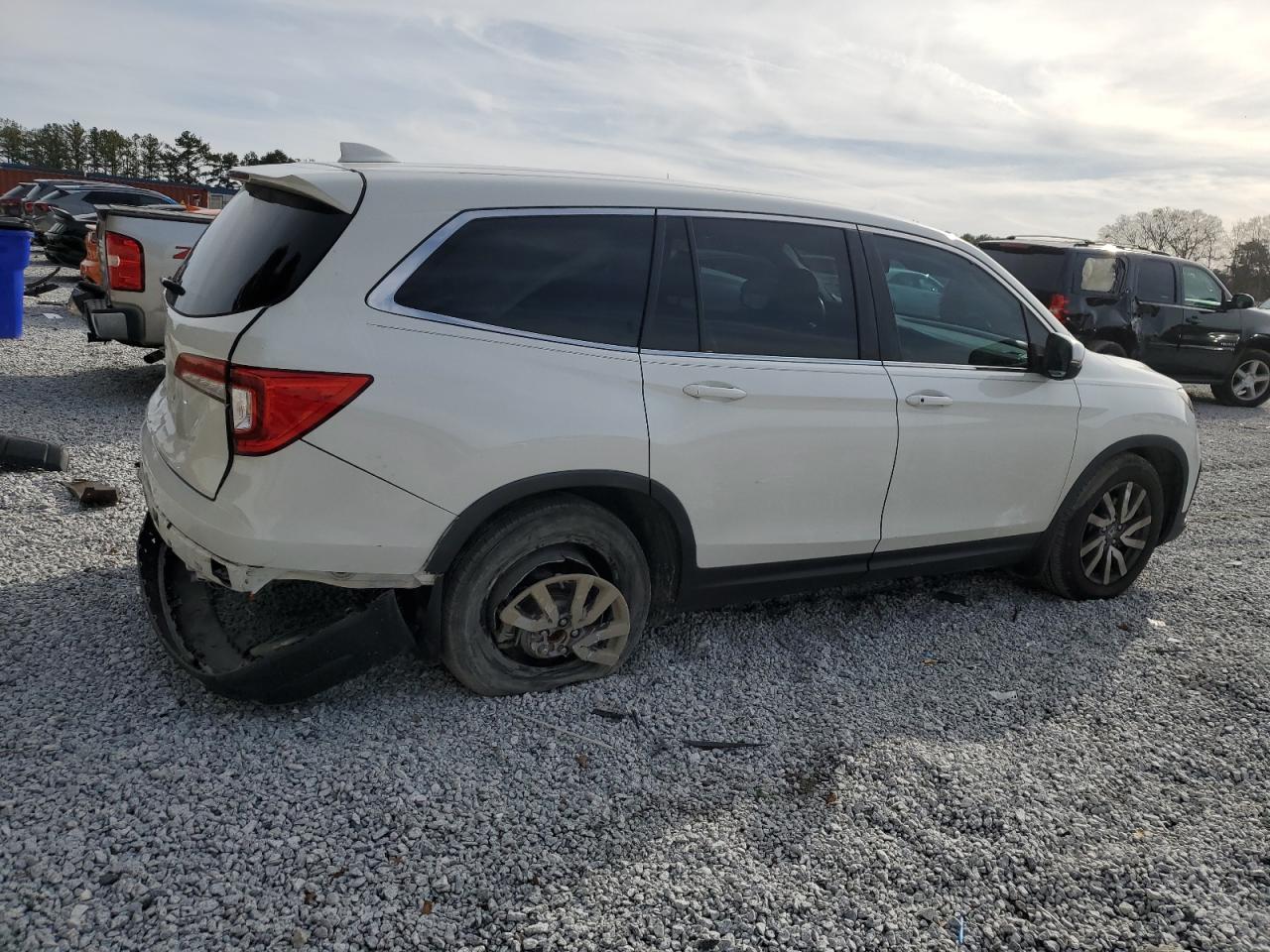 2021 Honda Pilot VIN 5FNYF5H56MB033235 Copart auction photo, rear end / side damage thumbnail 3