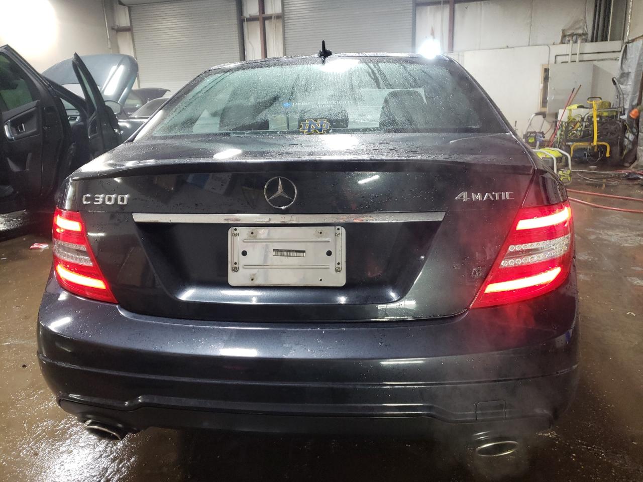 2012 Mercedes-Benz C-klasse VIN WDDGF8BB6CR203068 Copart auction photo, front end / side damage thumbnail 6