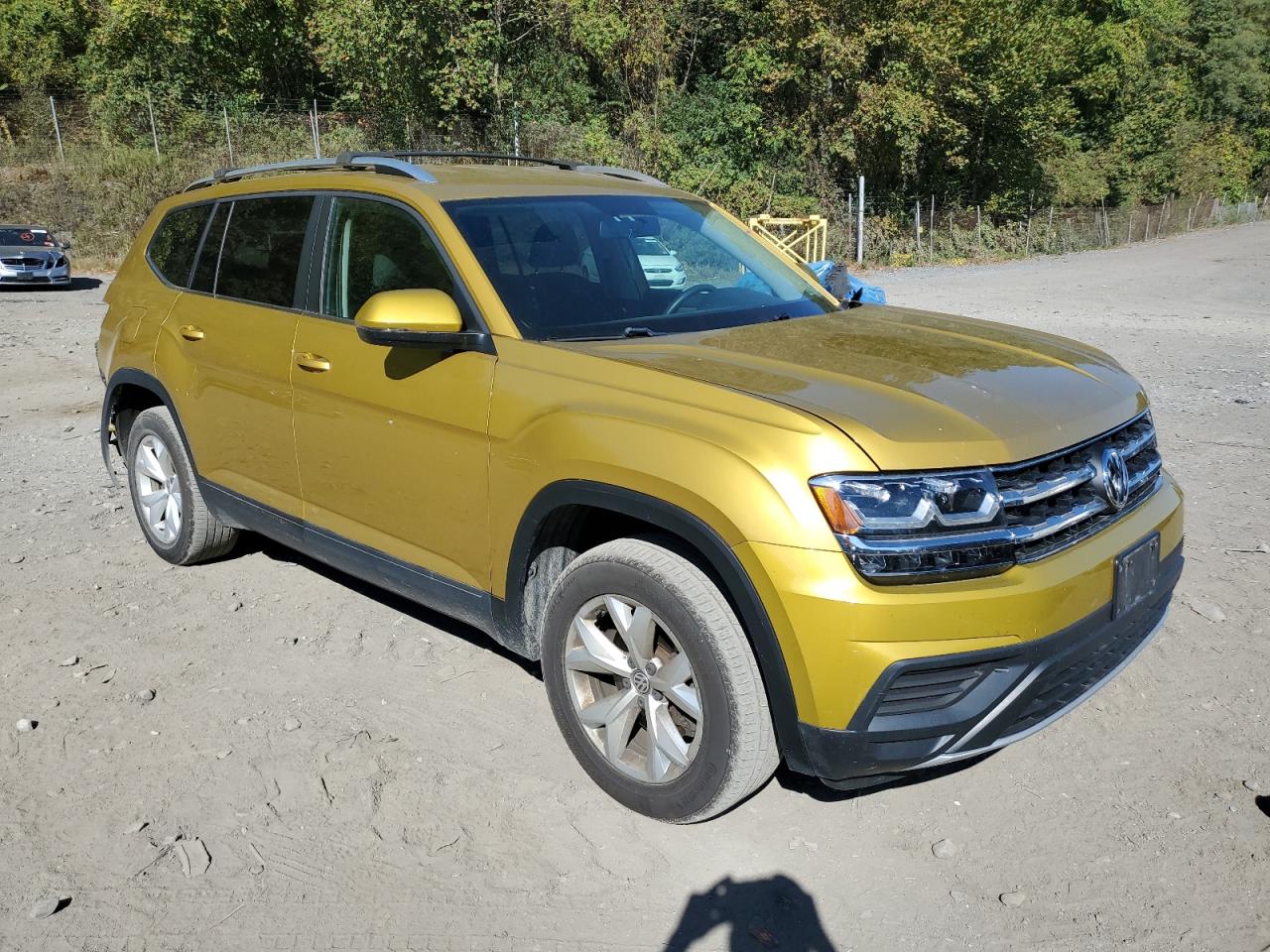 2018 Volkswagen Atlas VIN 1V2GR2CA7JC519811 Copart auction photo, rear end / minor dent/scratches damage thumbnail 4
