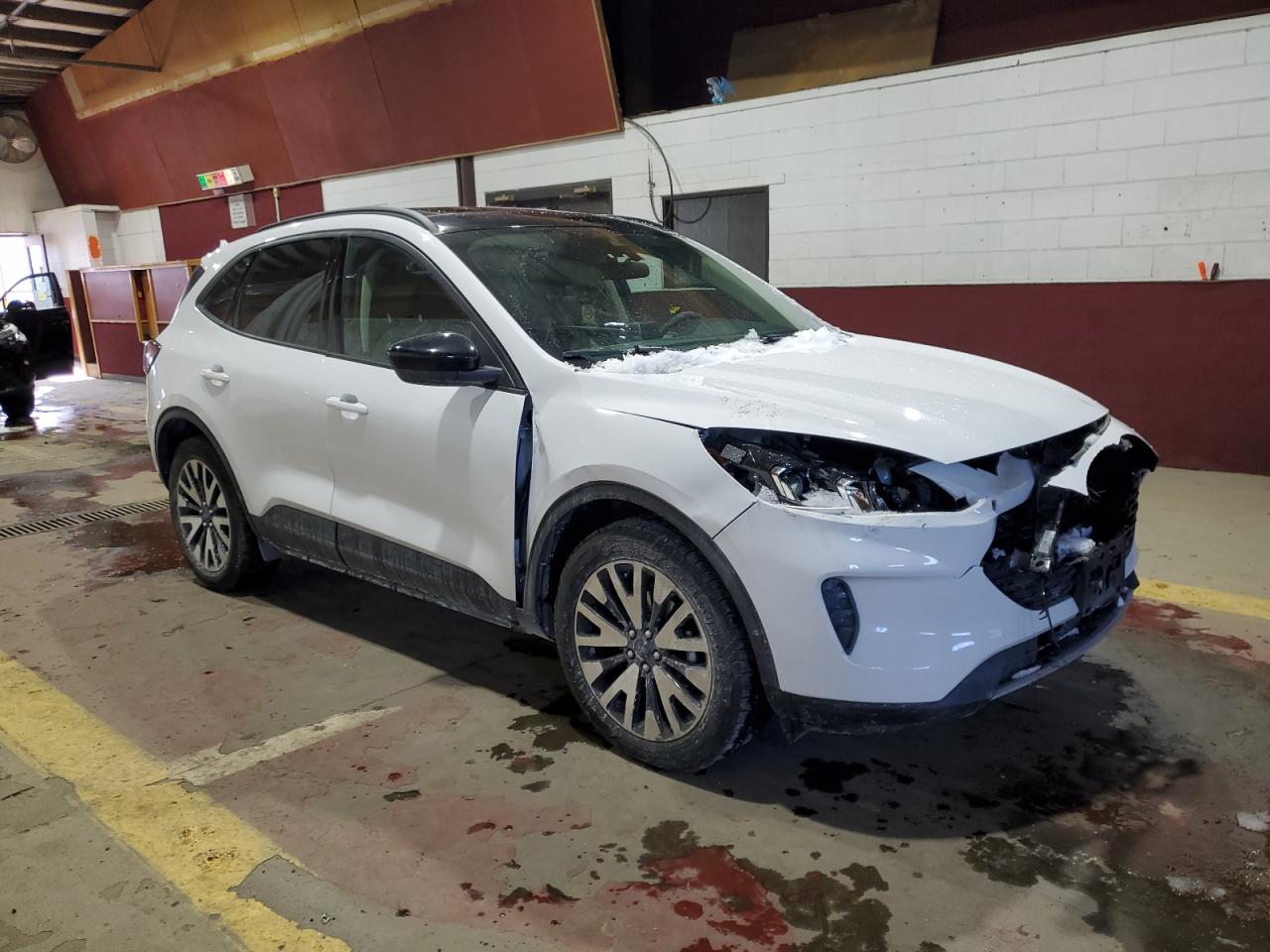 2020 Ford Escape VIN 1FMCU9BZXLUB13464 Copart auction photo, front end / side damage thumbnail 4
