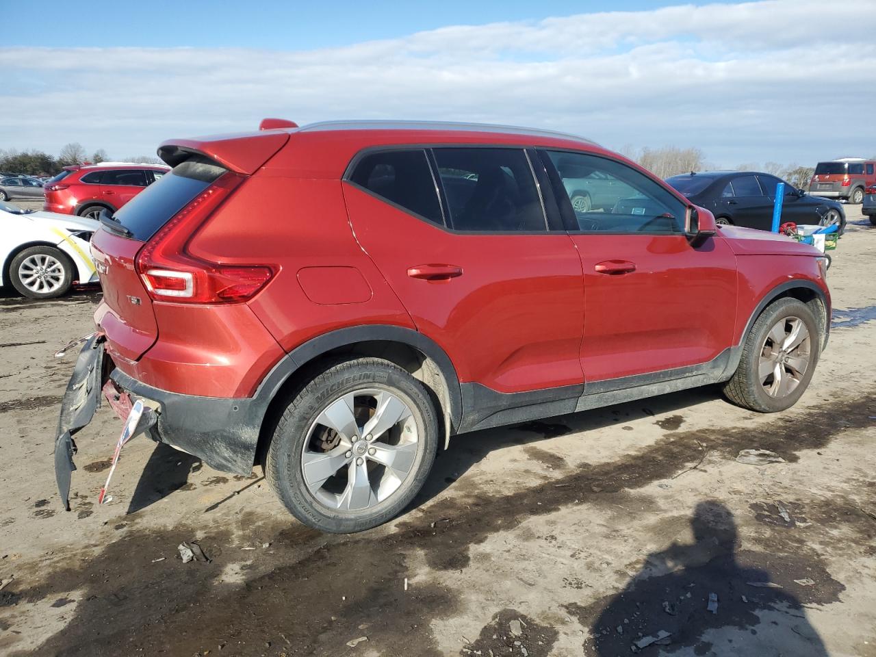 2019 Volvo XC40 VIN YV4162UKXK2092586 Copart auction photo, rear end / undercarriage damage thumbnail 3