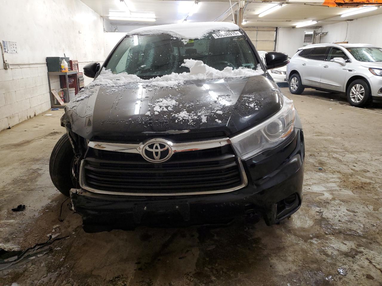 2015 Toyota Highlander VIN 5TDBKRFH8FS105802 Copart auction photo, front end damage thumbnail 5