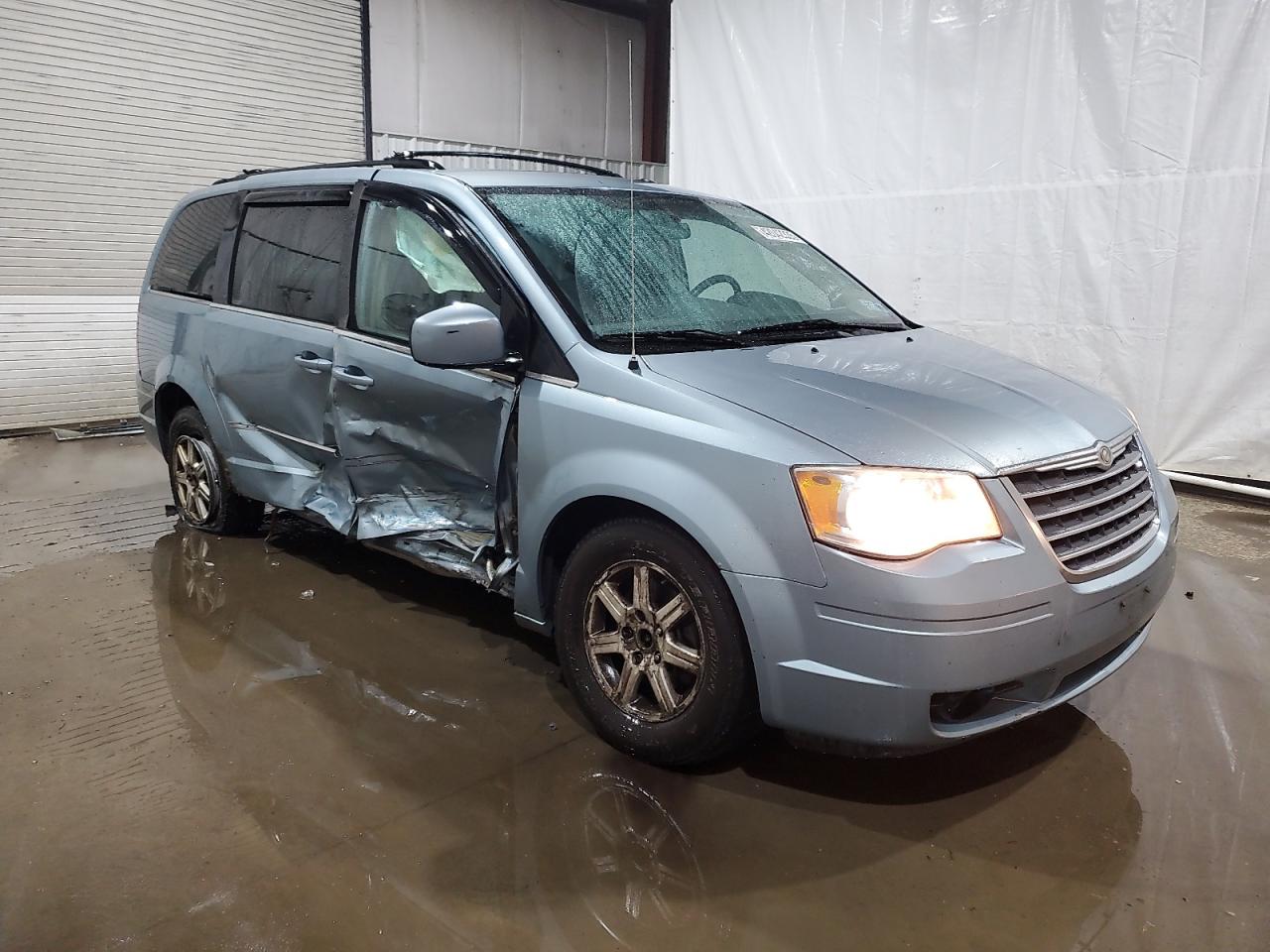 2009 Chrysler Town & Country VIN 2A8HR54189R558215 Copart auction photo, side / rear end damage thumbnail 4