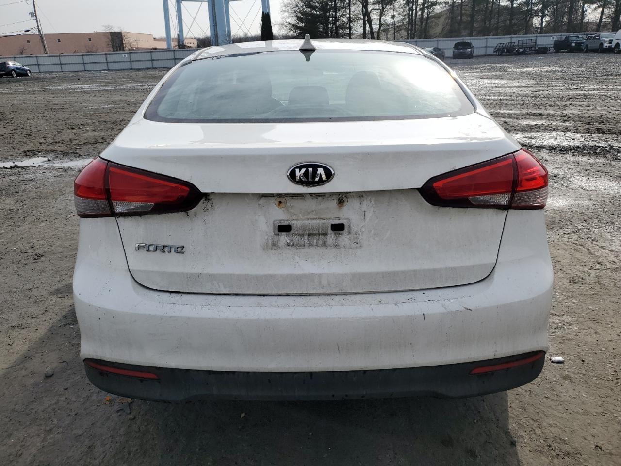 2017 KIA Forte VIN 3KPFK4A72HE103527 Copart auction photo, front end damage thumbnail 6