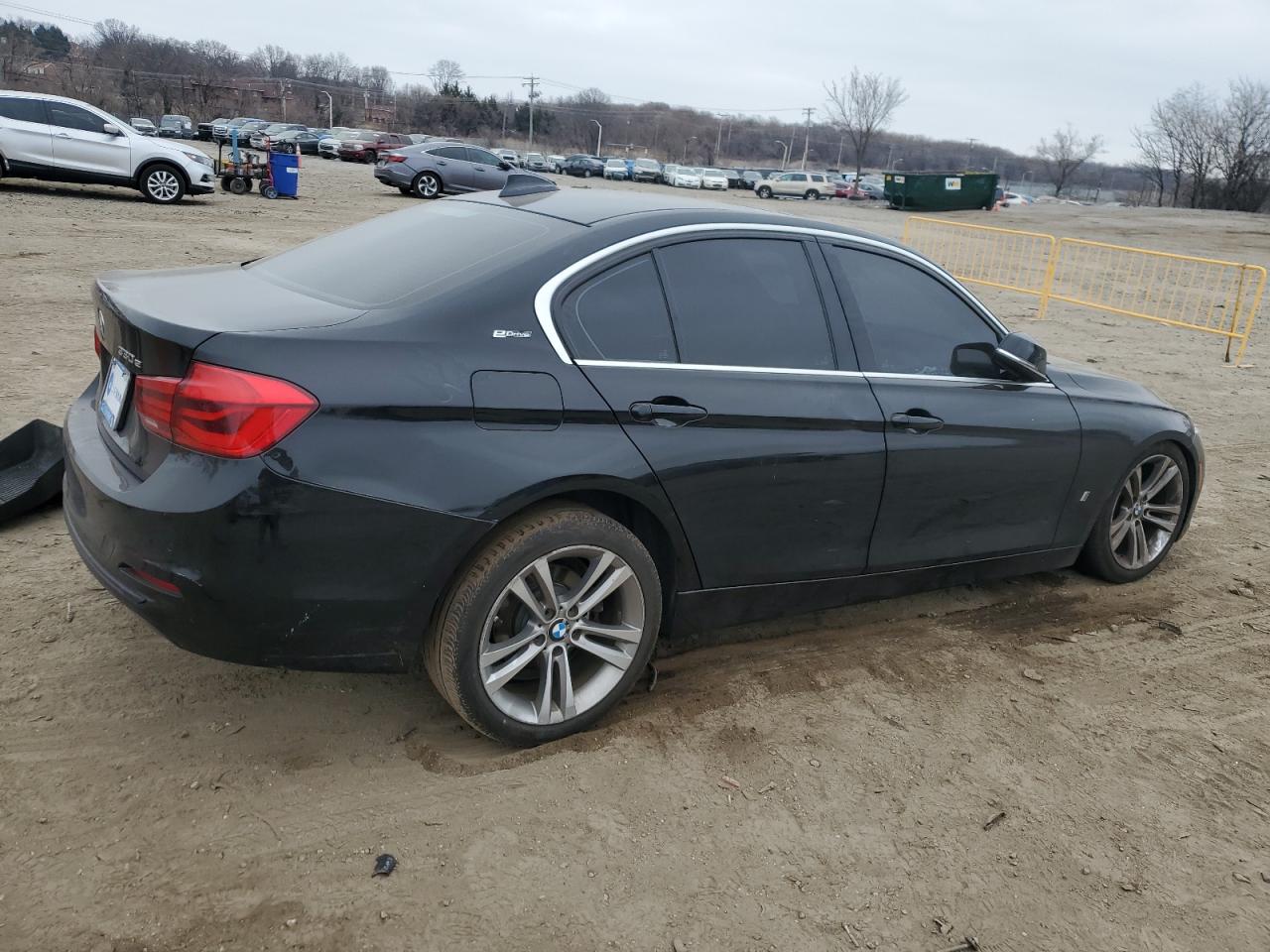 2017 BMW 3er VIN WBA8E1C58HK895185 Copart auction photo, front end damage thumbnail 3