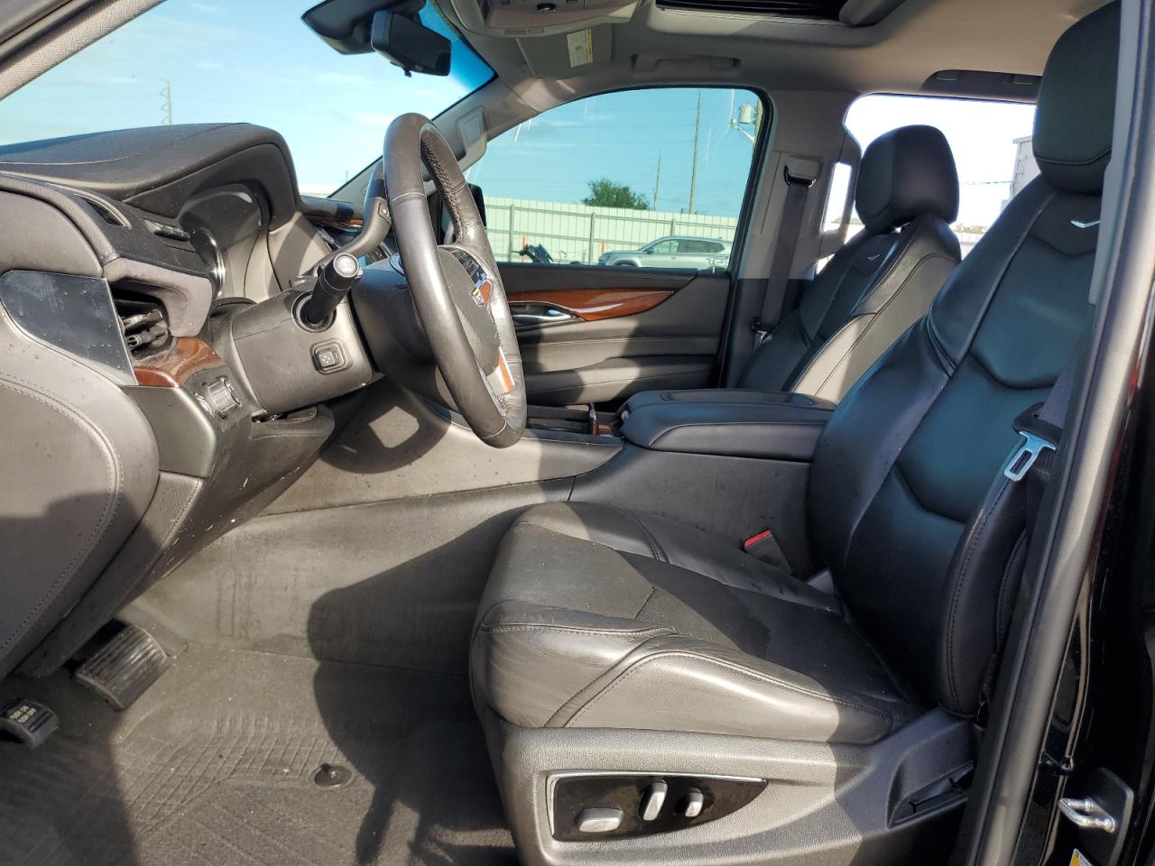2019 Cadillac Escalade VIN 1GYS3BKJ3KR135502 Copart auction photo, minor dent/scratches damage thumbnail 7