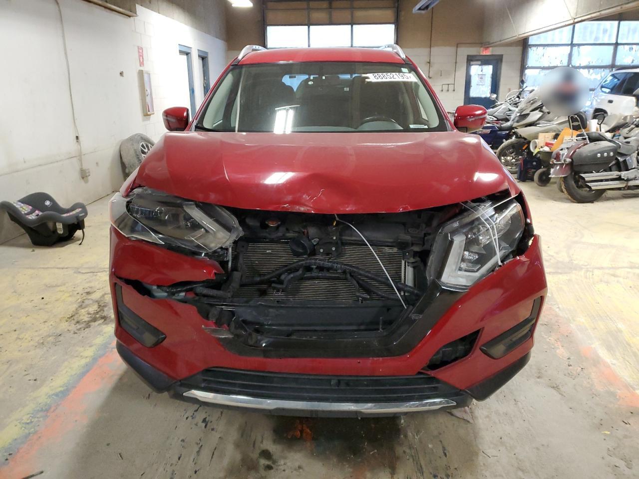 2017 Nissan Rogue VIN JN8AT2MV9HW268085 Copart auction photo, front end / minor dent/scratches damage thumbnail 5