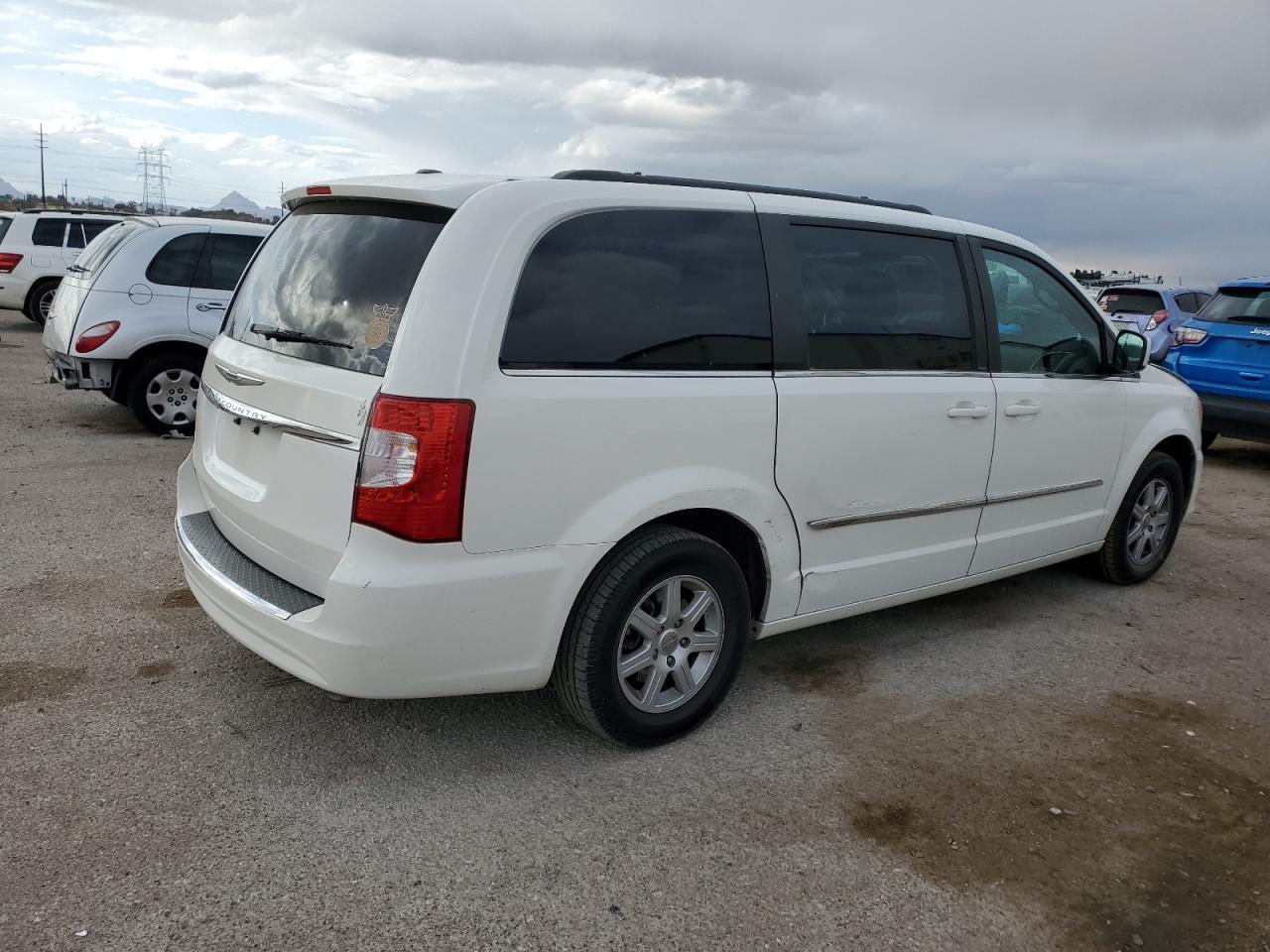 2013 Chrysler Town & Country VIN 2C4RC1BG9DR519784 Copart auction photo, front end / frame damage damage thumbnail 3
