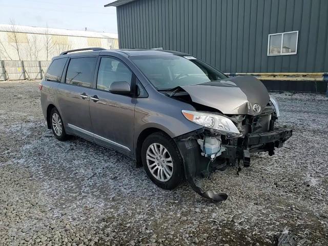 2017 Toyota Sienna VIN 5TDYZ3DC8HS769305 Copart auction photo, front end damage thumbnail 12