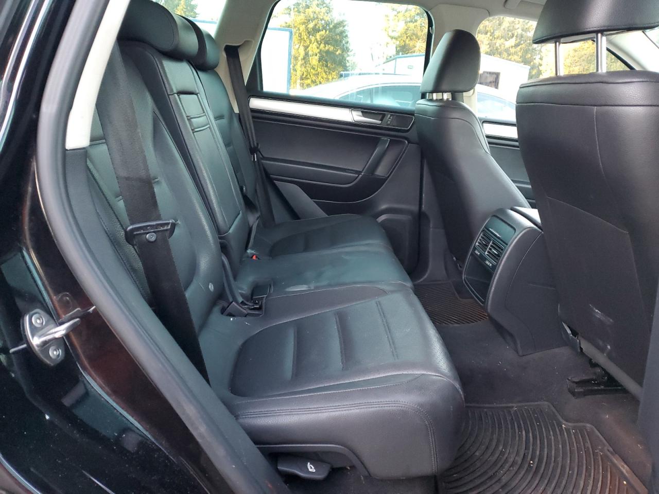 2015 Volkswagen Touareg VIN WVGEF9BP8FD002708 Copart auction photo, front end / side damage thumbnail 11