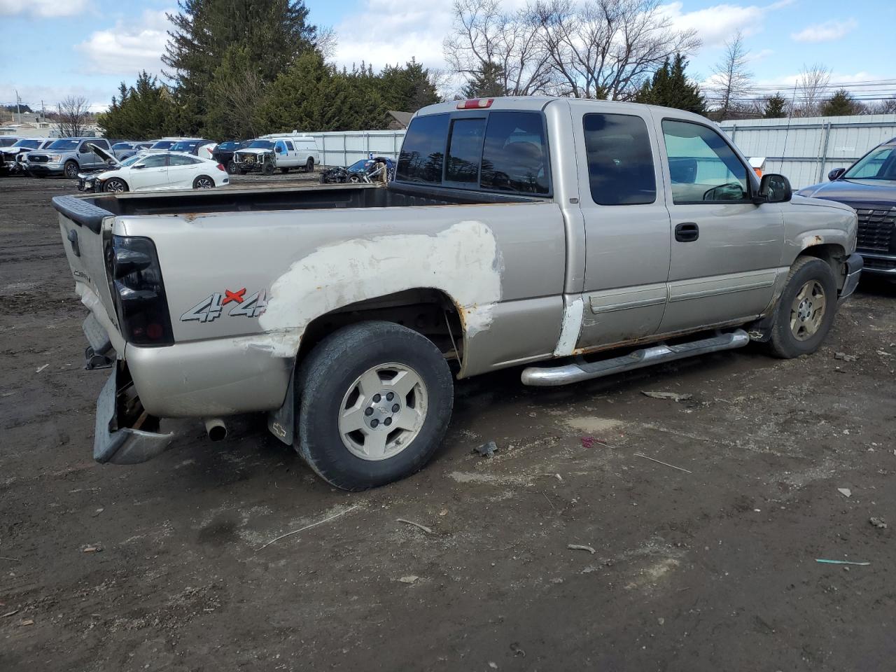 2005 Chevrolet Silverado VIN 1GCEK19Z05Z135571 Copart auction photo, all over damage thumbnail 3