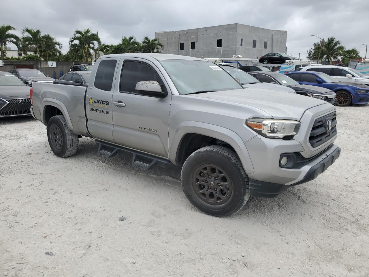 2017 Toyota Tacoma VIN 5TFRZ5CN5HX043172 Copart auction photo, rear end damage thumbnail 4