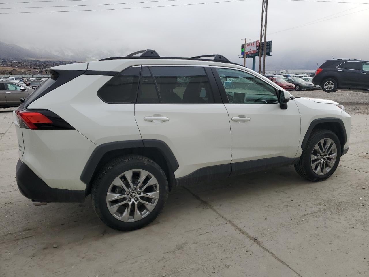 2021 Toyota RAV 4 VIN 2T3A1RFV6MW241894 Copart auction photo, rear end / side damage thumbnail 3
