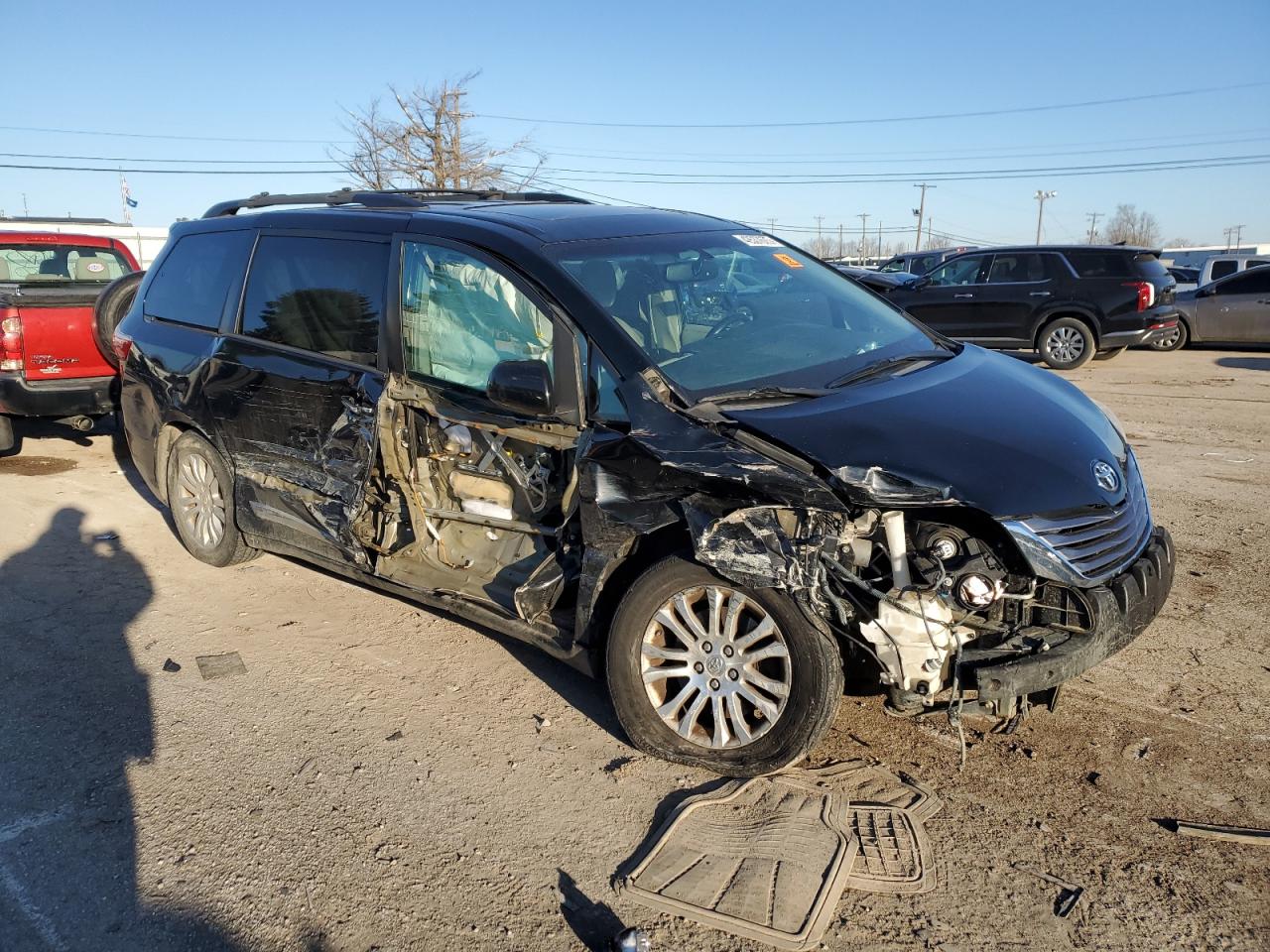 2017 Toyota Sienna VIN 5TDYZ3DC9HS873222 Copart auction photo, front end / side damage thumbnail 4