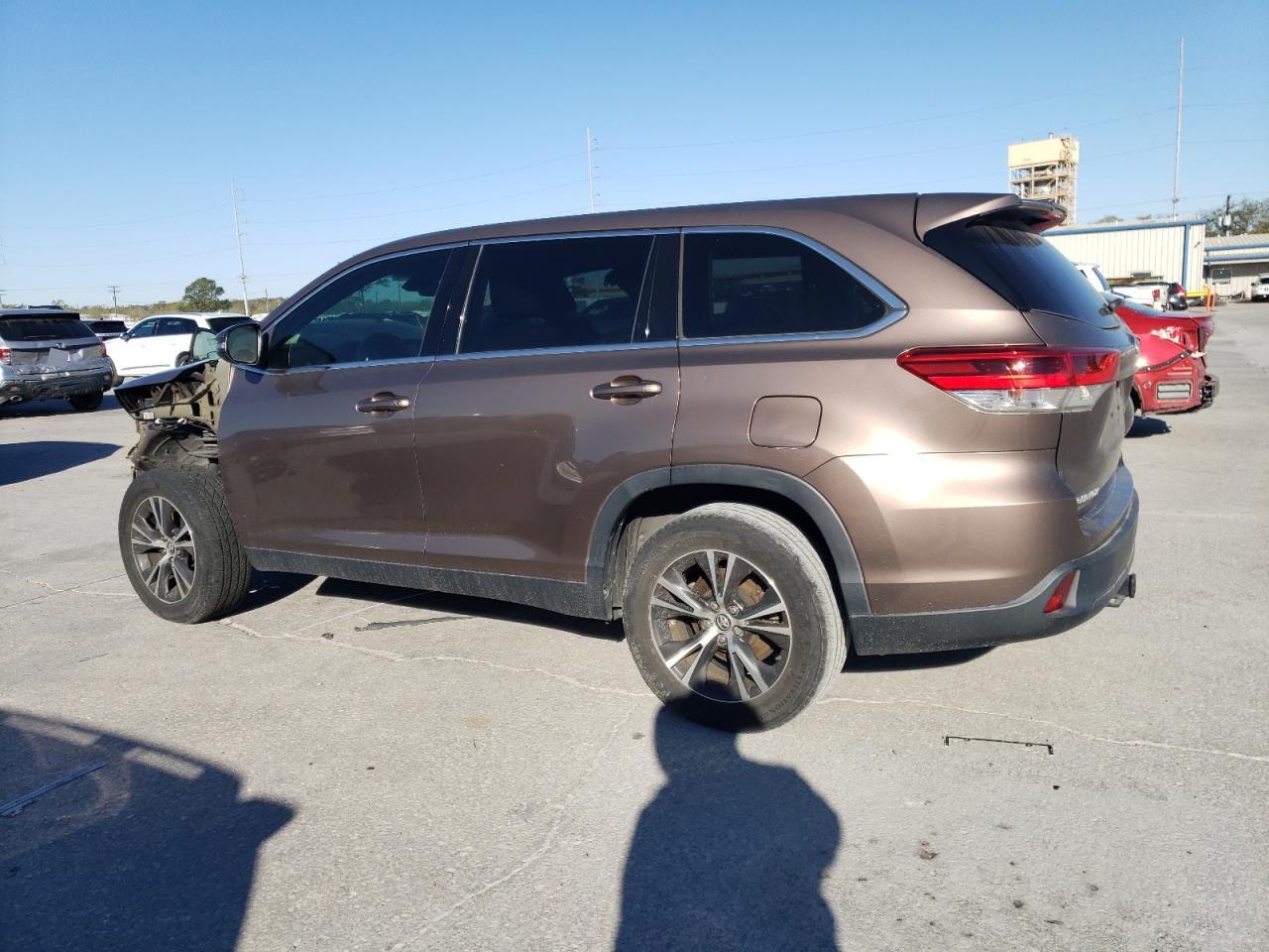 2019 Toyota Highlander VIN 5TDZARFH0KS058048 Copart auction photo, front end damage thumbnail 2