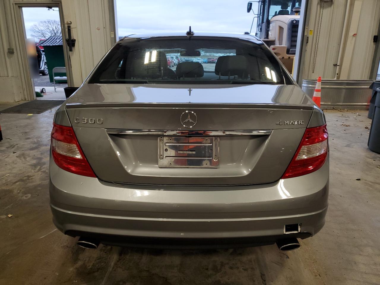 2010 Mercedes-Benz C-klasse VIN WDDGF8BB6AR122522 Copart auction photo, side / minor dent/scratches damage thumbnail 6