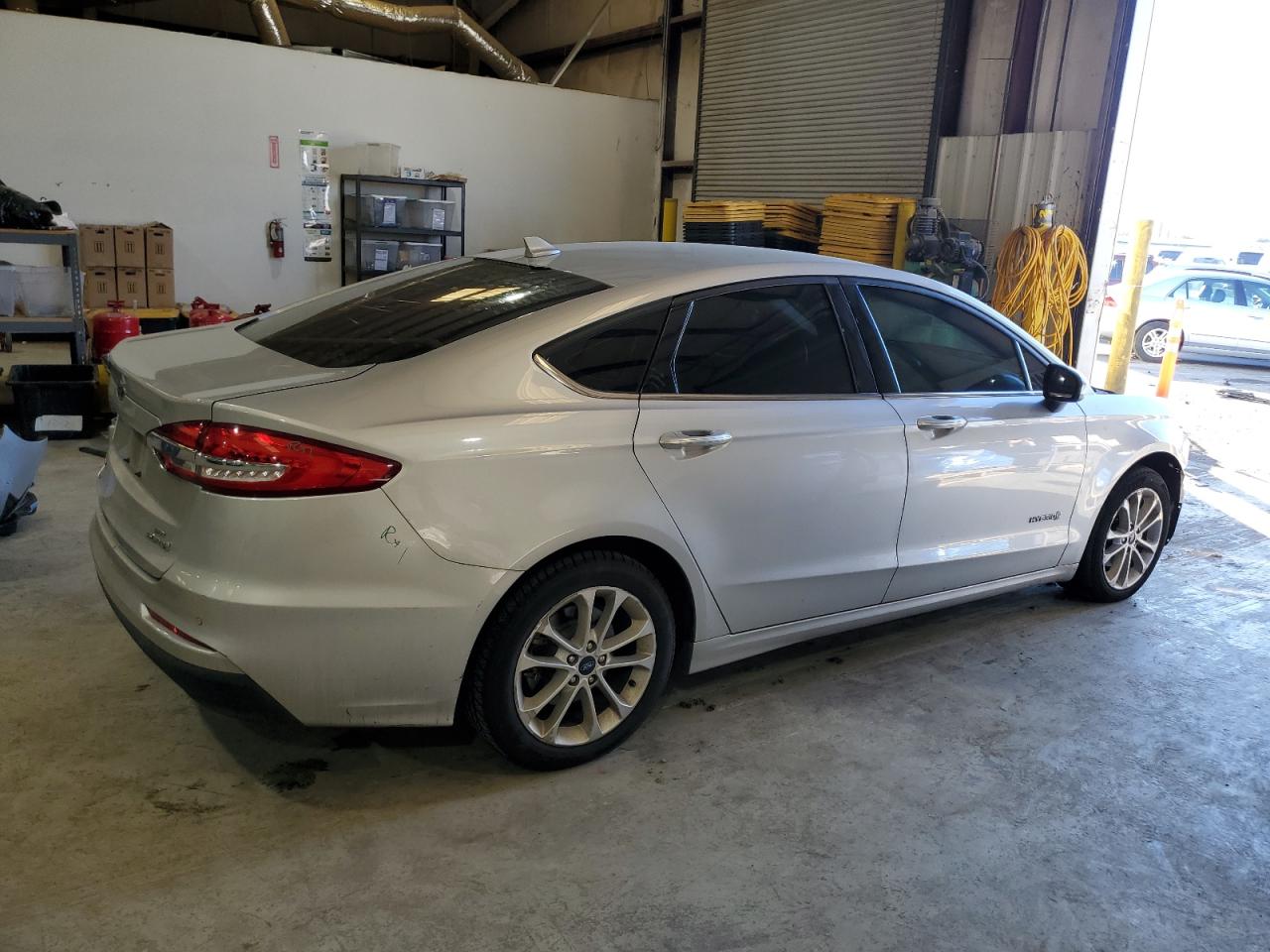 2019 Ford Fusion VIN 3FA6P0LU6KR226475 Copart auction photo, all over damage thumbnail 3