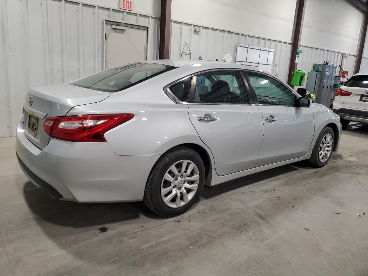 2017 Nissan Altima VIN 1N4AL3AP3HN353524 Copart auction photo, front end damage thumbnail 3