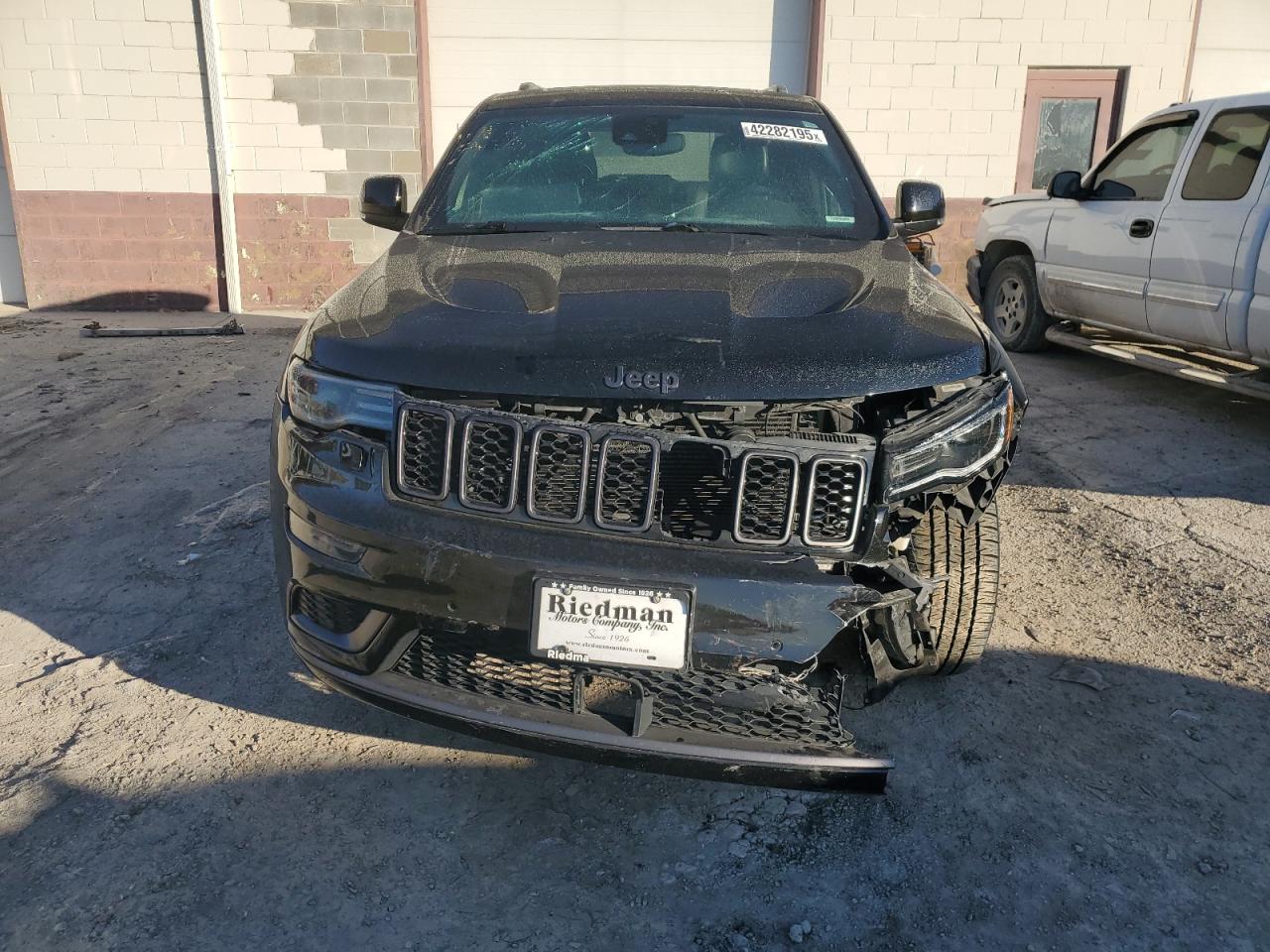 2019 Jeep Grand Cherokee VIN 1C4RJFBG9KC588189 Copart auction photo, front end / minor dent/scratches damage thumbnail 5