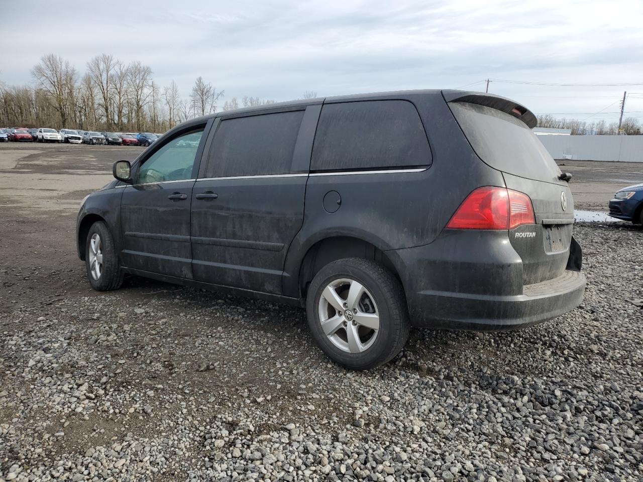 2010 Volkswagen Routan VIN 2V4RW3D1XAR166677 Copart auction photo, front end damage thumbnail 2