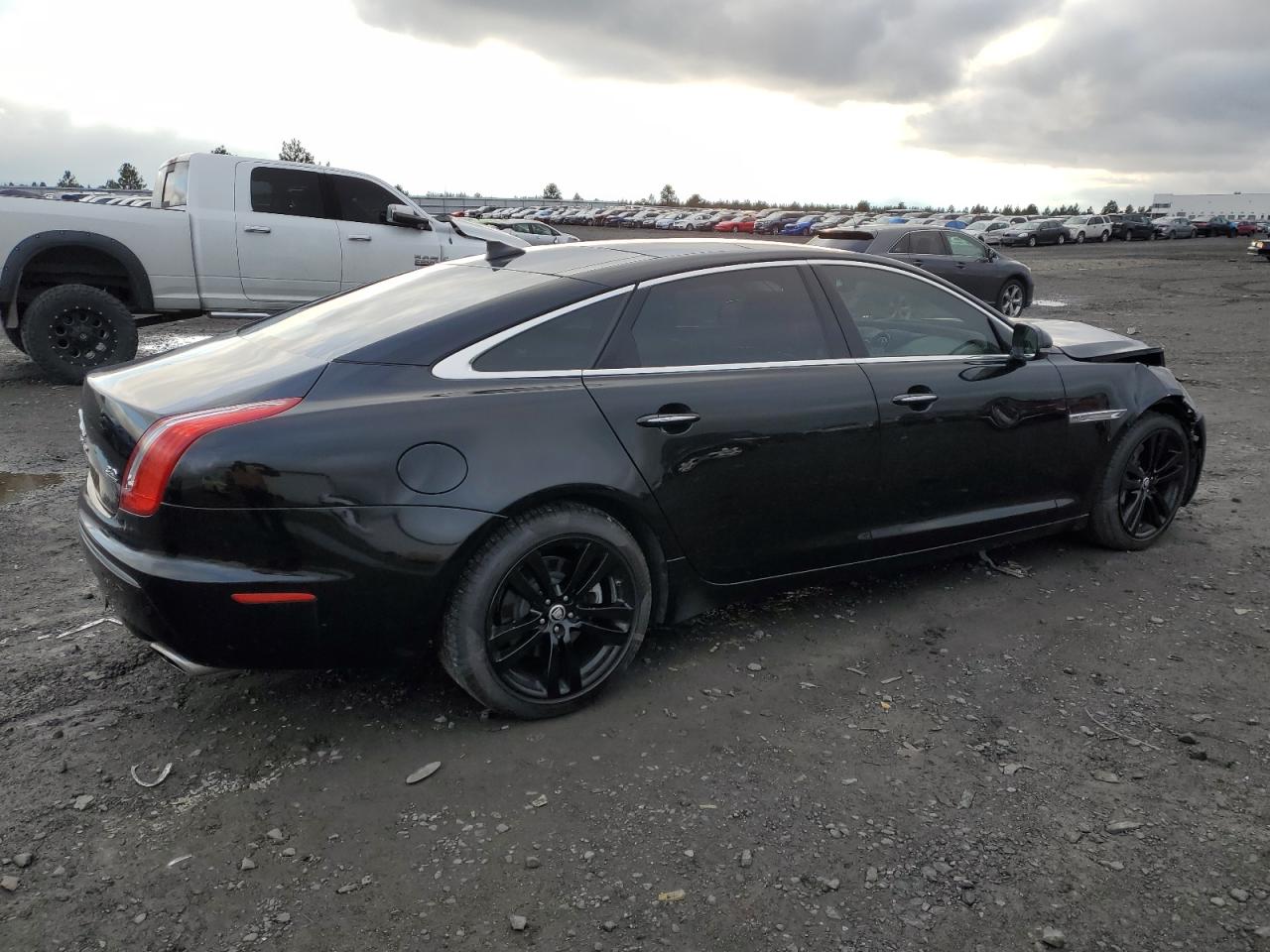 2013 Jaguar XJ VIN SAJWJ2GD1D8V43975 Copart auction photo, front end / side damage thumbnail 3