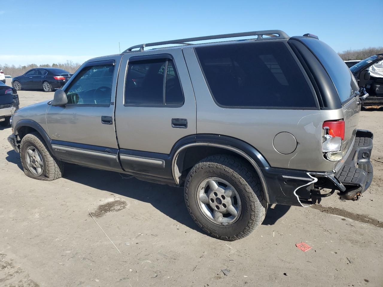1998 Chevrolet Blazer VIN 1GNDT13W2W2115668 Copart auction photo, rear end damage thumbnail 2