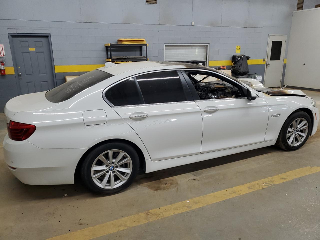 2015 BMW 5er VIN WBA5A5C51FD514025 Copart auction photo, burn damage thumbnail 3