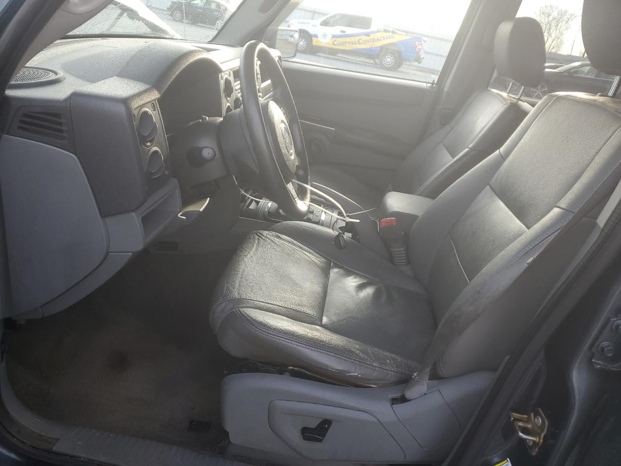 2007 Jeep Commander VIN 1J8HH48K07C587326 Copart auction photo, front end / side damage thumbnail 7