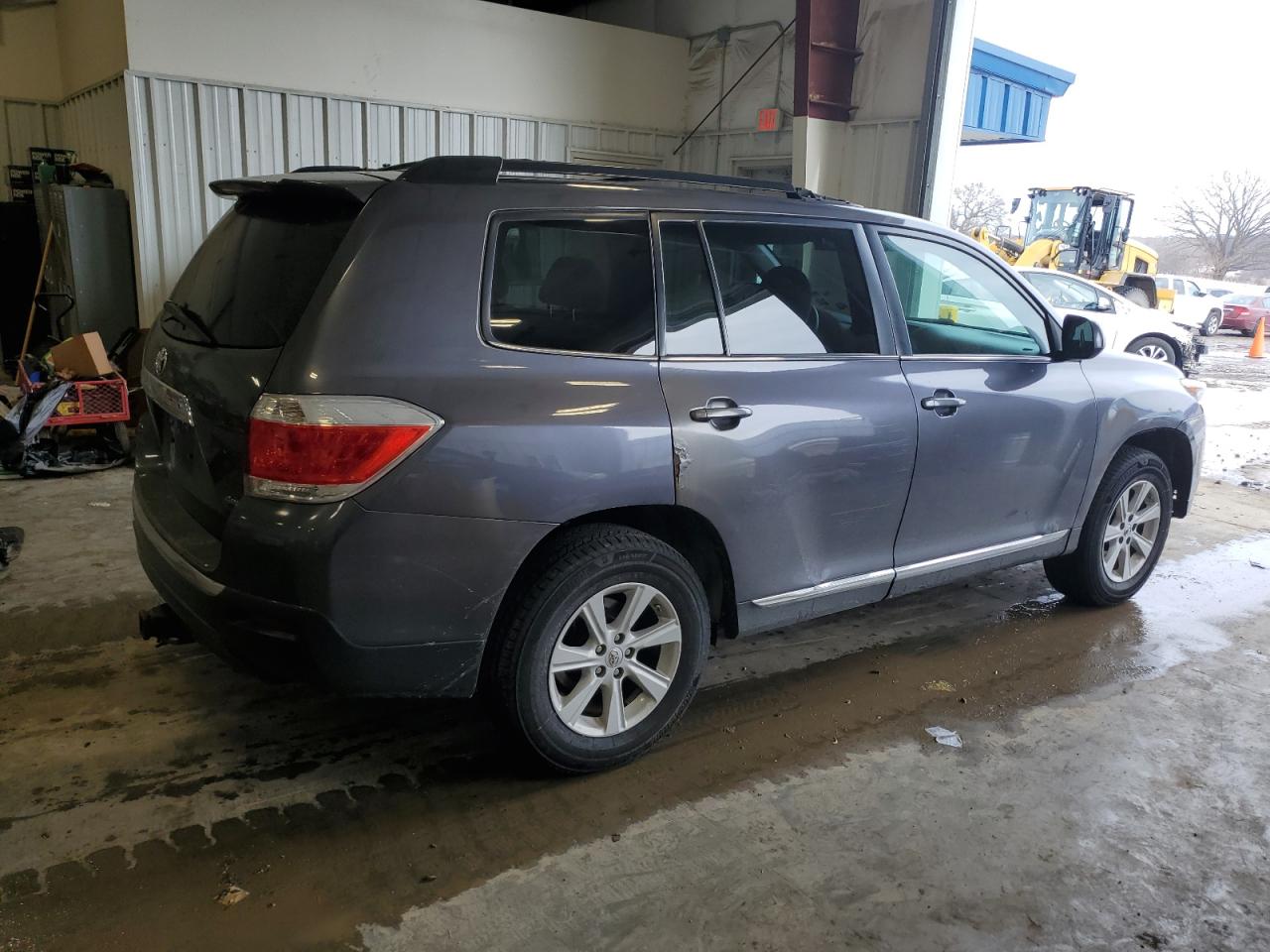 2013 Toyota Highlander VIN 5TDBK3EH2DS256937 Copart auction photo, rear end damage thumbnail 3