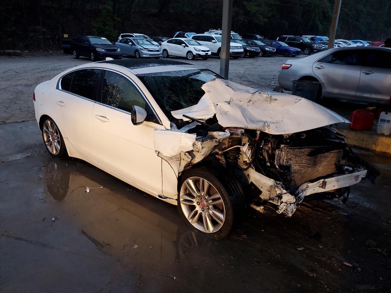2019 Jaguar XE VIN SAJAR4FX4KCP52664 Copart auction photo, front end damage thumbnail 4