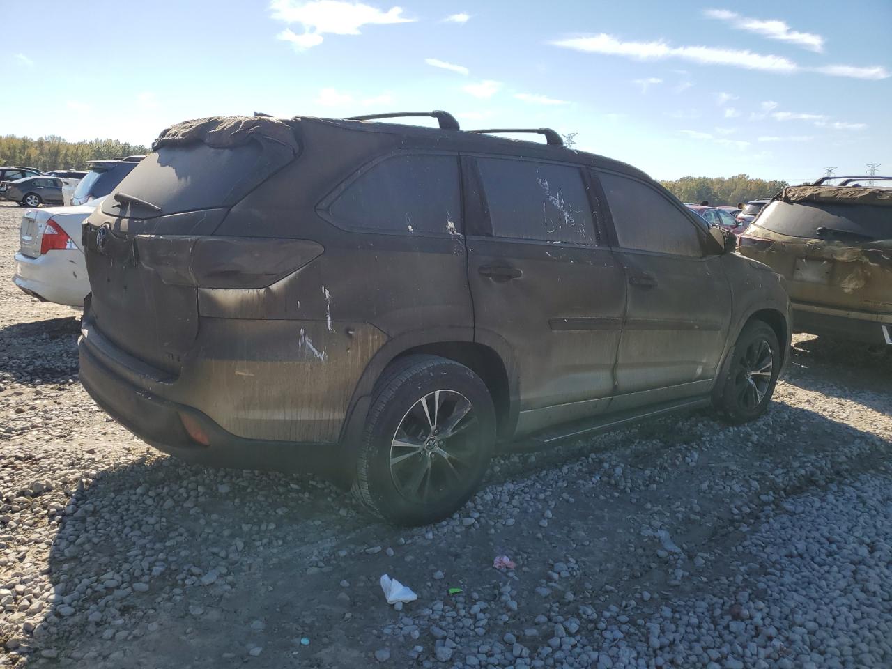 2016 Toyota Highlander VIN 5TDKKRFH3GS129197 Copart auction photo, burn damage thumbnail 3