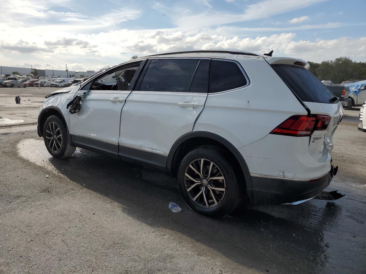 2018 Volkswagen Tiguan VIN 3VV3B7AX3JM207218 Copart auction photo, rollover damage thumbnail 2