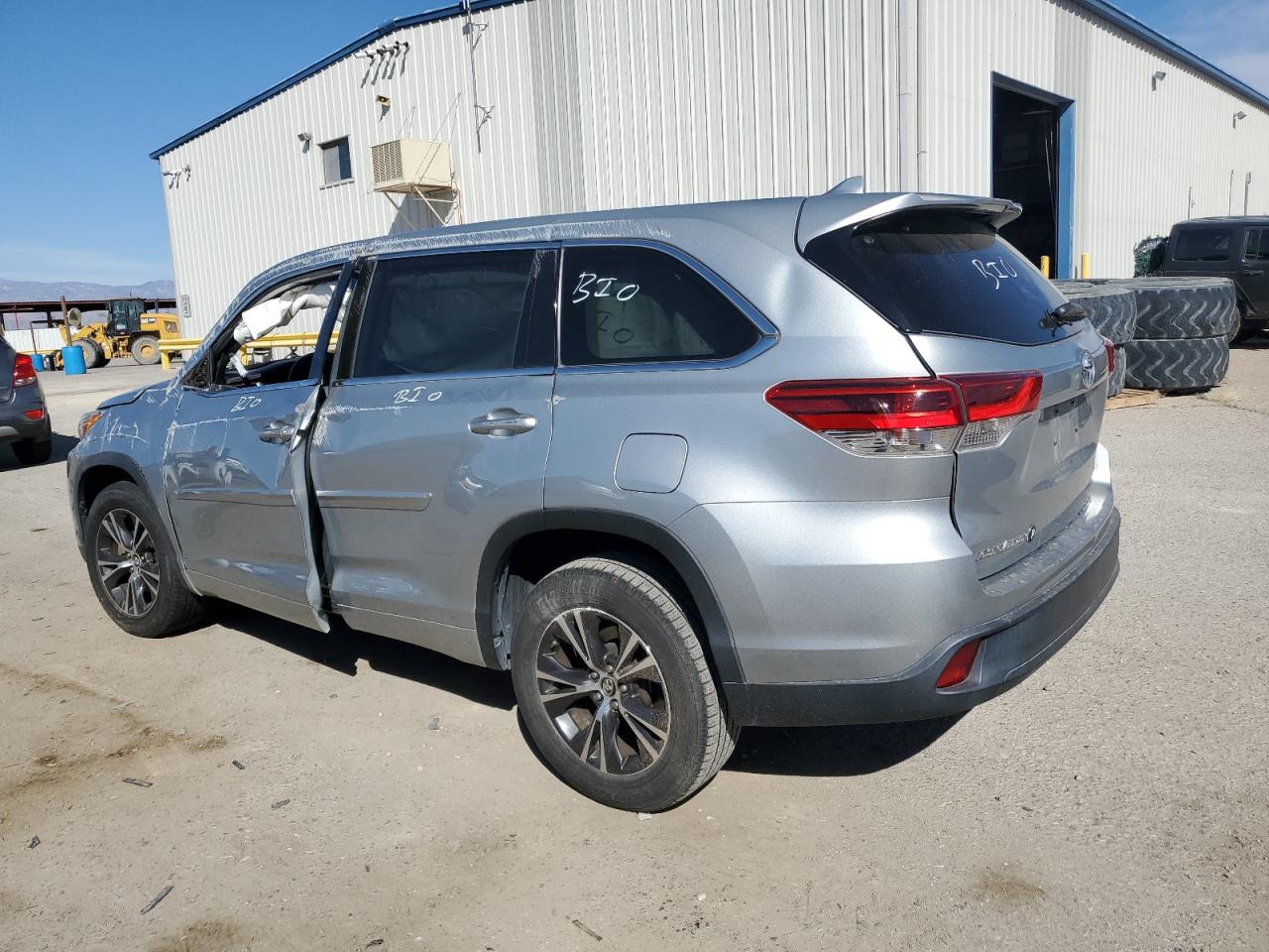 2018 Toyota Highlander VIN 5TDZZRFH9JS258904 Copart auction photo, all over / undercarriage damage thumbnail 2