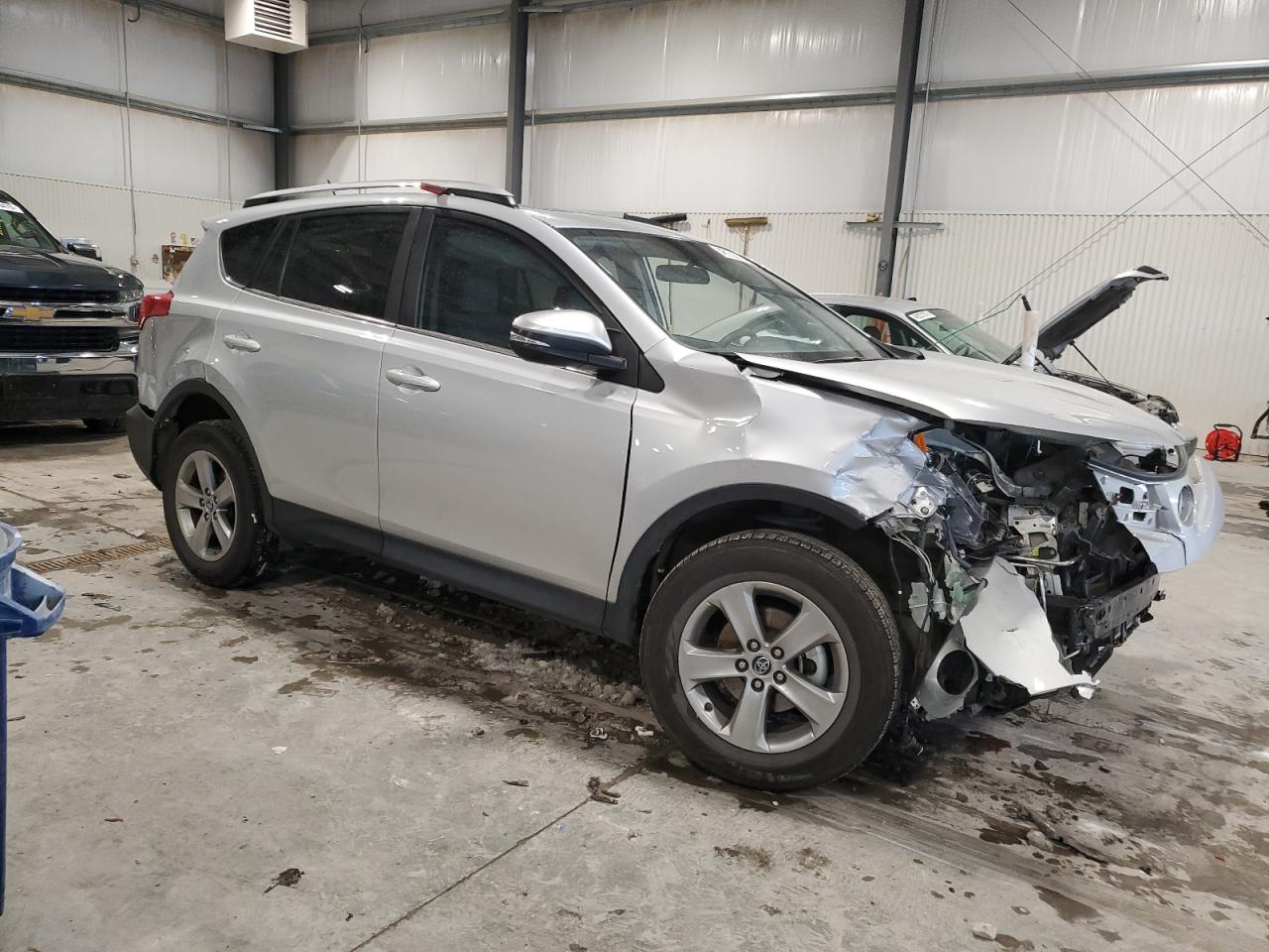 2015 Toyota RAV 4 VIN 2T3WFREVXFW147531 Copart auction photo, front end / rear end damage thumbnail 4